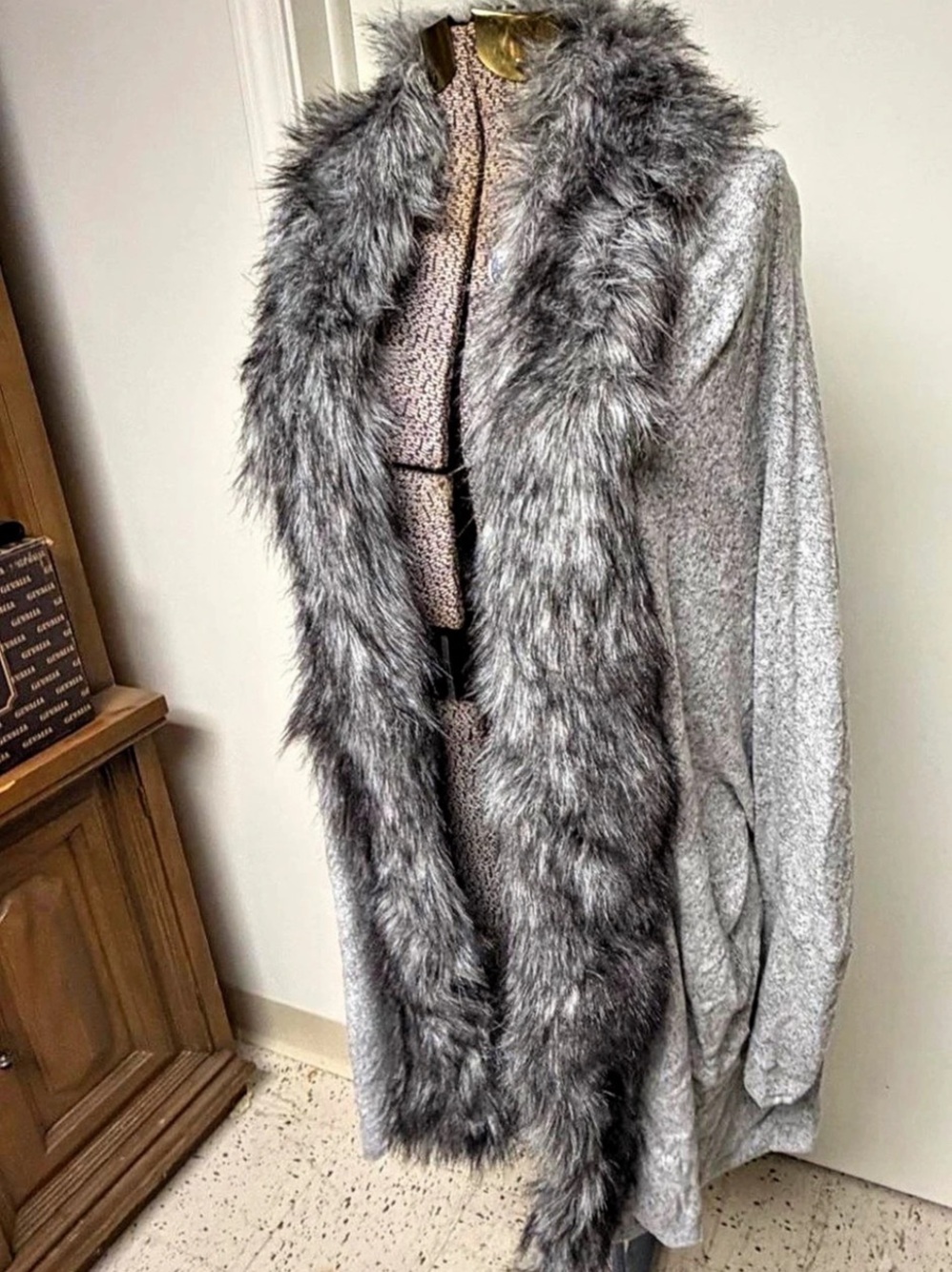 Jennifer Lopez Faux Fur Trim Cardigan in Gray Like New